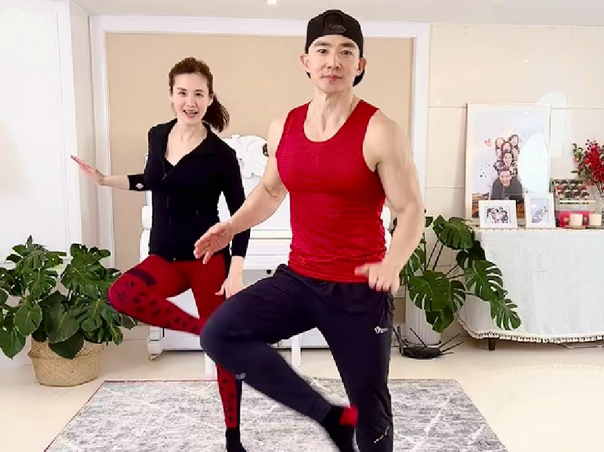 跟刘畊宏连跳3天毽子操,武汉一女子卵巢黄体破裂,失血量高达40%休闲区蓝鸢梦想 - Www.slyday.coM 跟刘畊宏连跳3天毽子操,武汉一女子卵巢黄体破裂,失血量高达40%休闲区蓝鸢梦想 - Www.slyday.coM