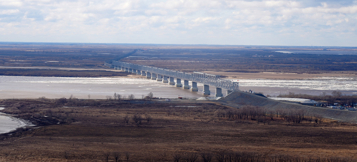 俄媒中俄首座跨境铁路桥开通