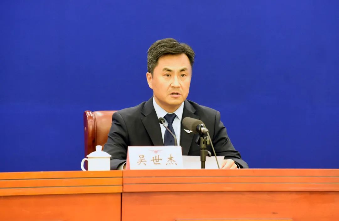 民航局航空安全办公室副主任吴世杰(本文图片均由张哈斯巴根拍摄)