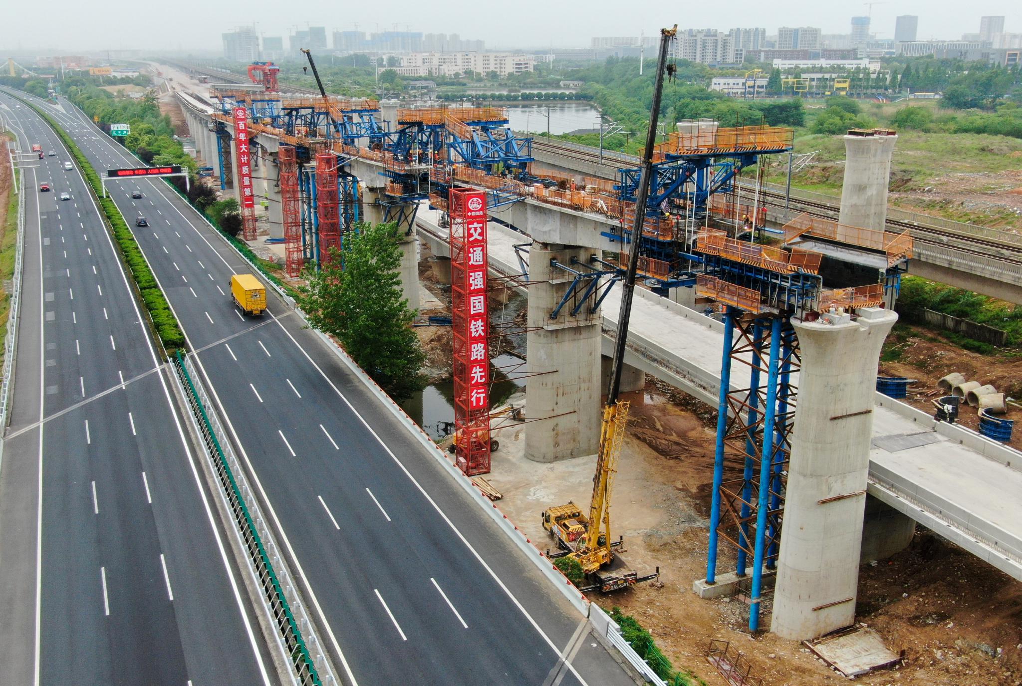 江苏南沿江铁路南京段桥梁施工进入收尾冲刺阶段