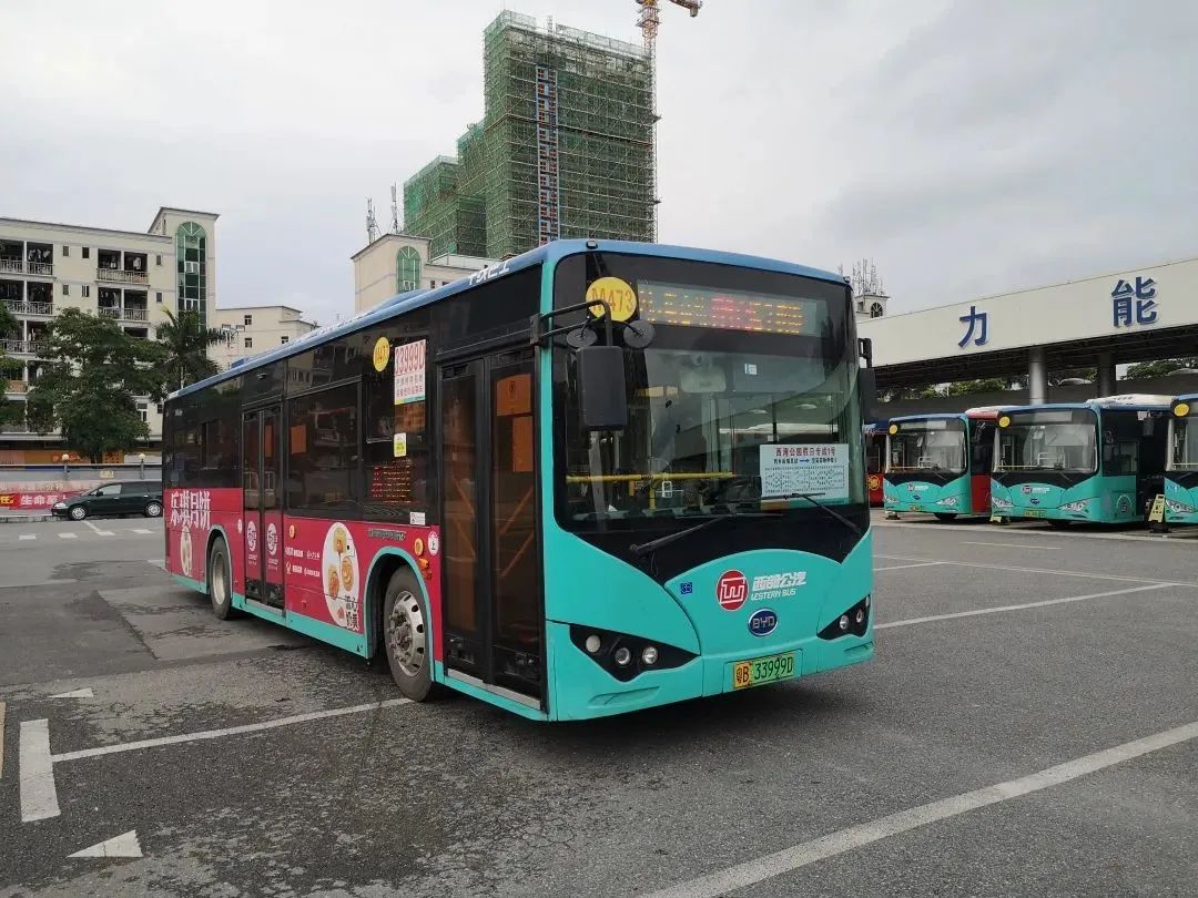 重点区域安排应急保障市民出行在深圳各大火车站,大鹏半岛景区,梅沙