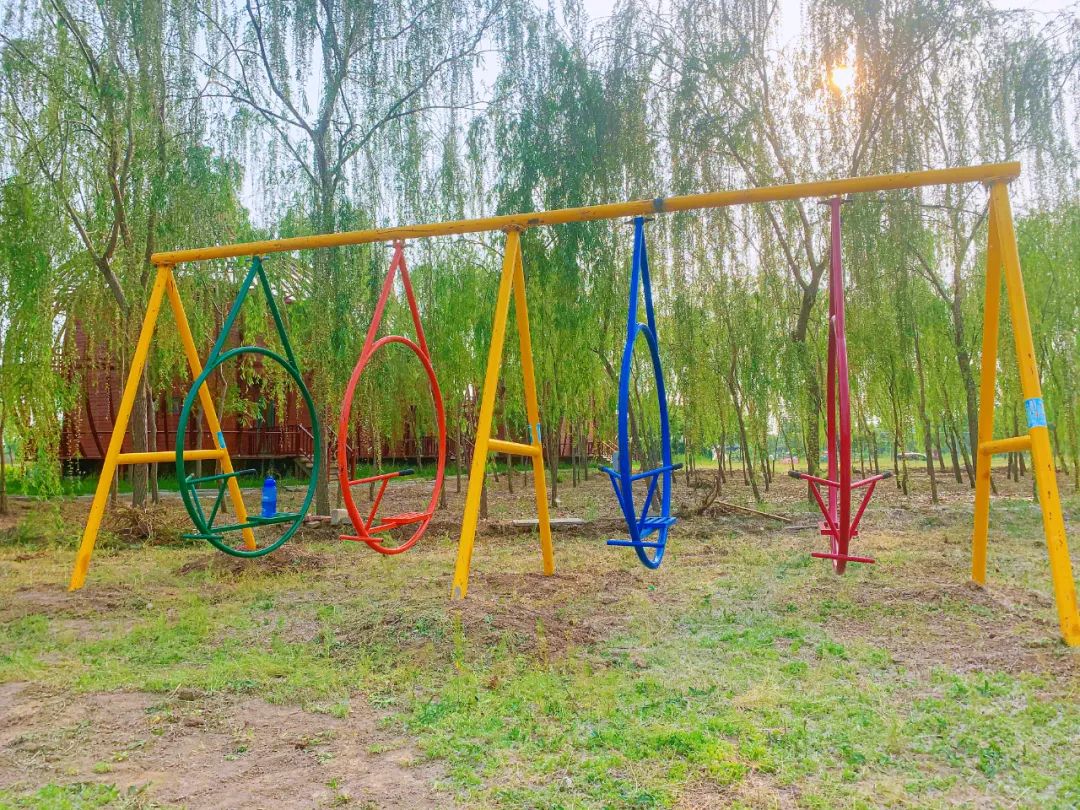 亲子时光无动力乐园在玩耍的同时还能欣赏到周围美丽的风景一路畅游