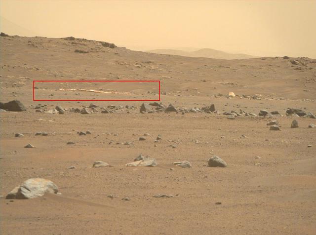 NASA火星无人机航拍降落伞背罩：残骸碎裂，与天问一号比显著不同休闲区蓝鸢梦想 - Www.slyday.coM