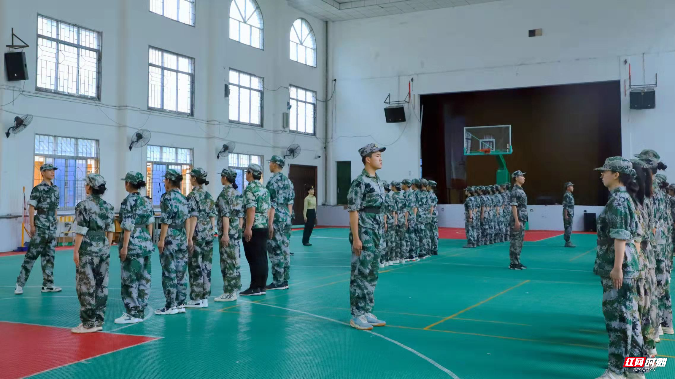 湘南幼专 学生军训教导队探高校军训新路 训练 新浪新闻