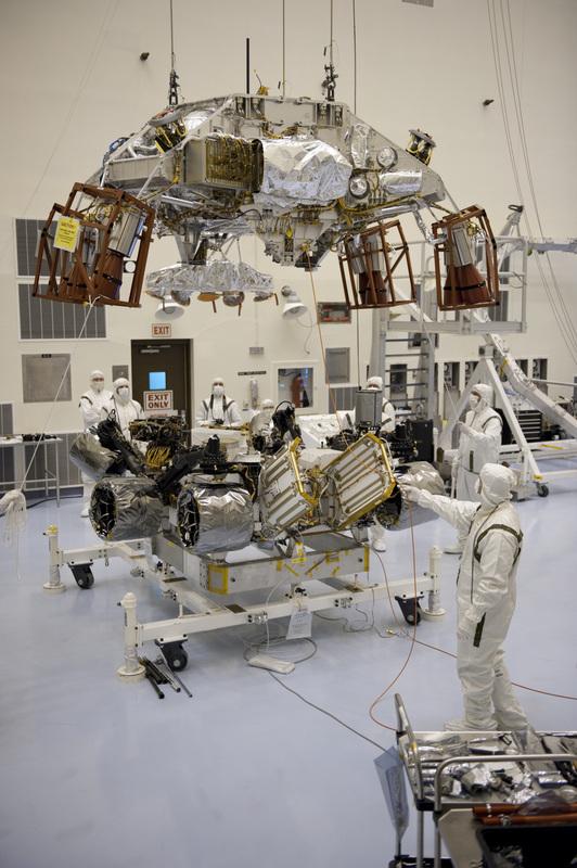 NASA火星无人机航拍降落伞背罩：残骸碎裂，与天问一号比显著不同休闲区蓝鸢梦想 - Www.slyday.coM