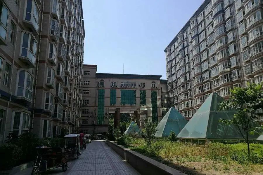 蓝翔校长女儿实名举报亲妈，为145套房子，逼女儿坐牢休闲区蓝鸢梦想 - Www.slyday.coM