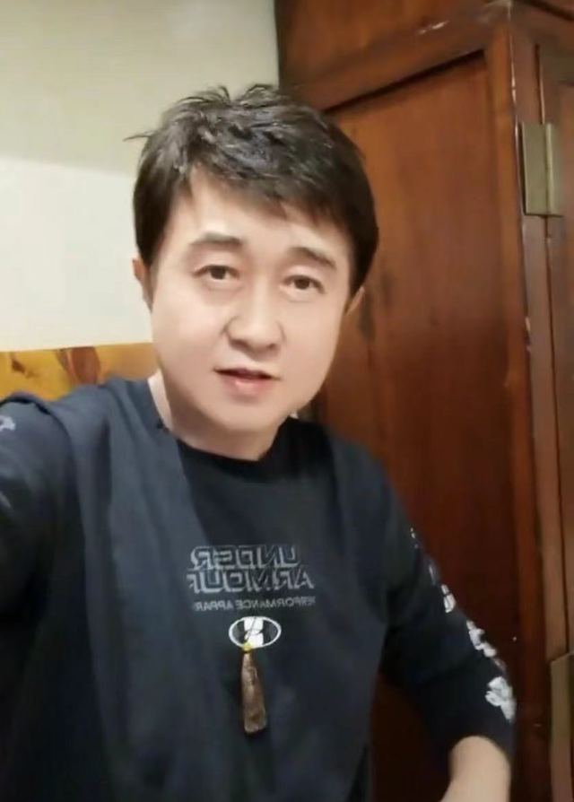 55岁付笛声请一桌异性吃饭不愿多掏钱专找便宜地放话不请男性