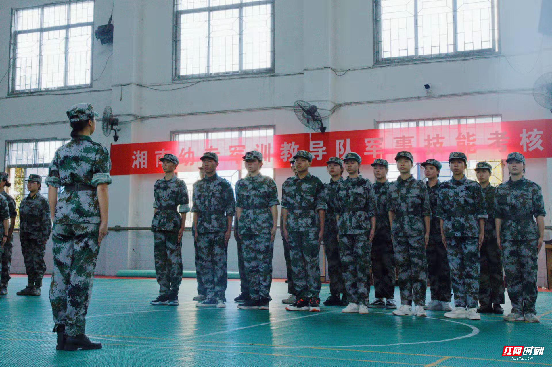 湘南幼专 学生军训教导队探高校军训新路 训练 新浪新闻