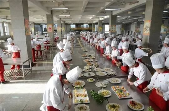 山东蓝翔校长女儿突然发声，举报亲妈！家族恩怨够TVB拍40集了休闲区蓝鸢梦想 - Www.slyday.coM