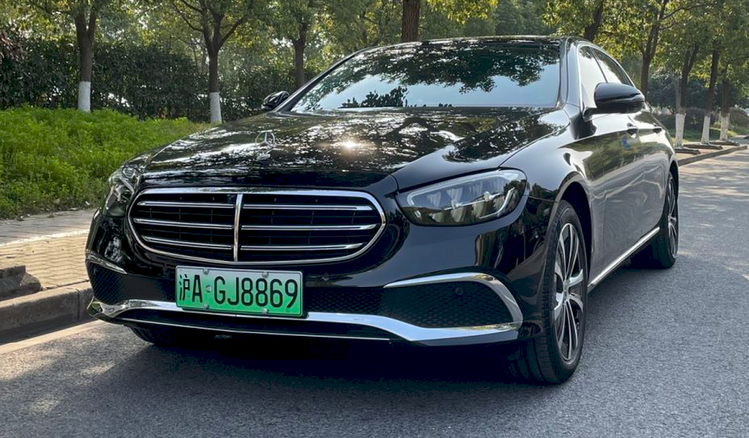 我其中一朋友就是这类人,最近提了一辆奔驰e350el(配置|询价),这肯定