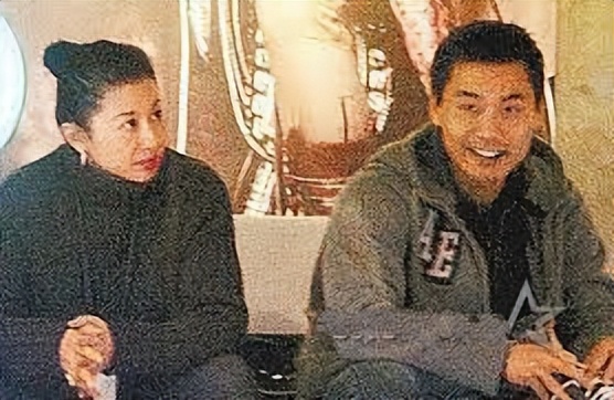 而杨尚仁却坚决不要叶倩文的投资,只要求她出任俱乐部的理事.