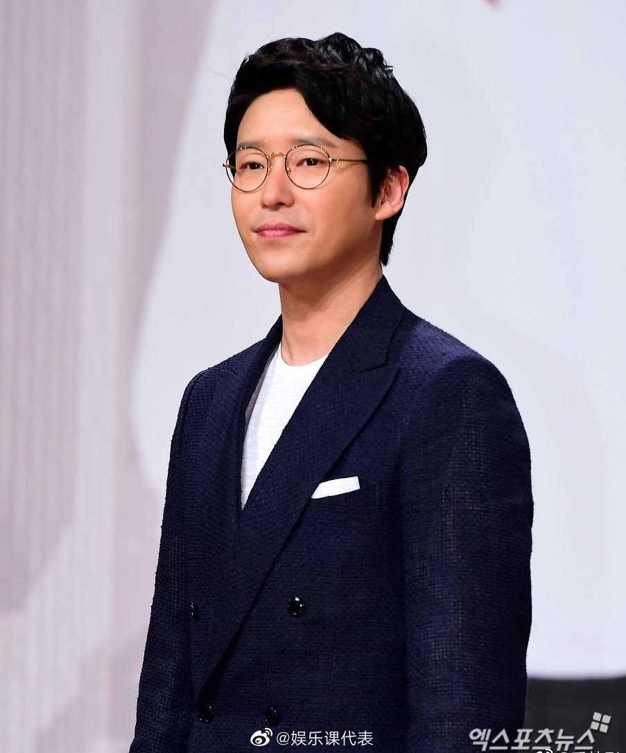 据韩媒严基俊确认tvn电视剧小小姐们