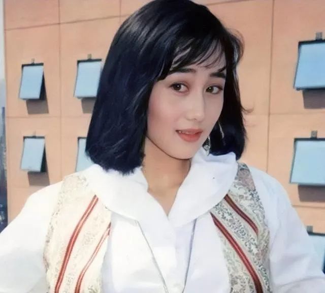 性感尤物利智李连杰为娶她不惜净身出户如今60岁风韵犹存