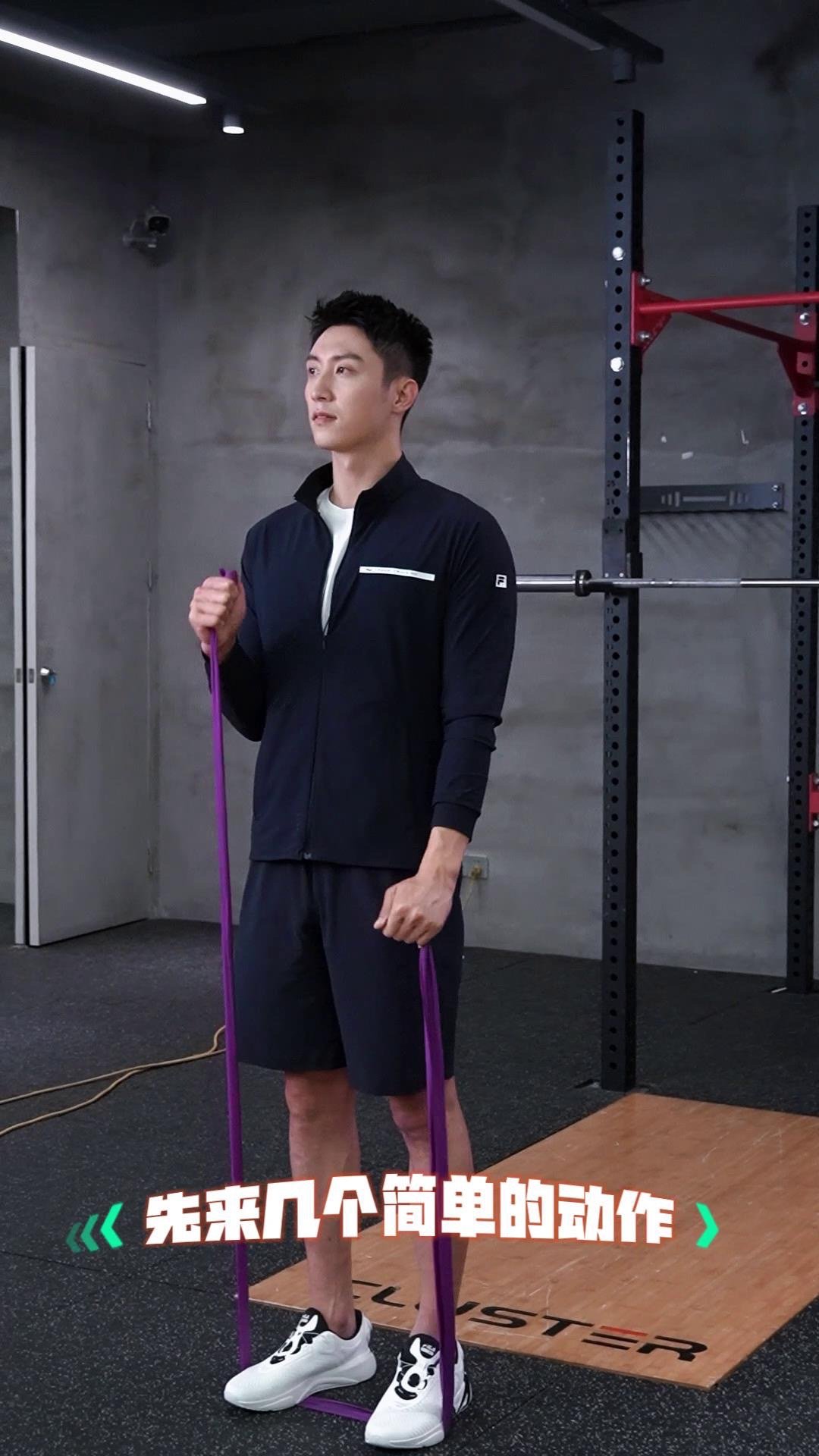 黄景瑜花式运动vlog来啦有被在片场也不忘运动的鲸鱼卷到