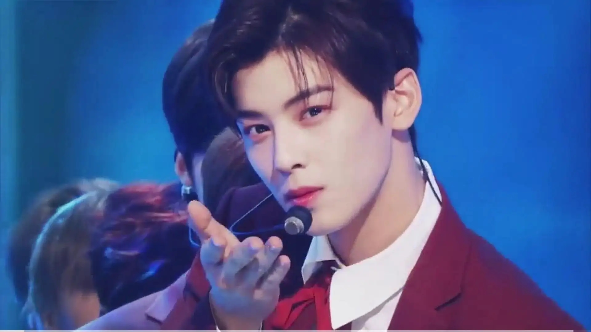 车银优究竟有多帅,让程潇不敢与其对视,连男人看了都疯狂__财经头条