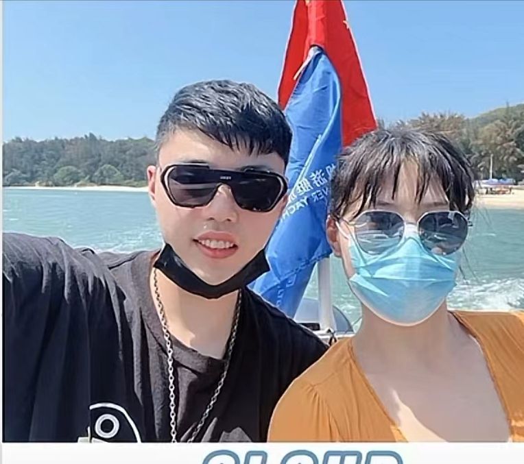 李月汝高调示爱男友誉为国产奥尼尔丈母娘拍照纪念十分恩爱