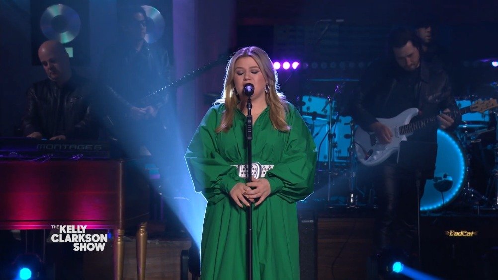 kellyclarkson超话凯姐kellyclarkson在最新一期凯莉秀上带来了avery