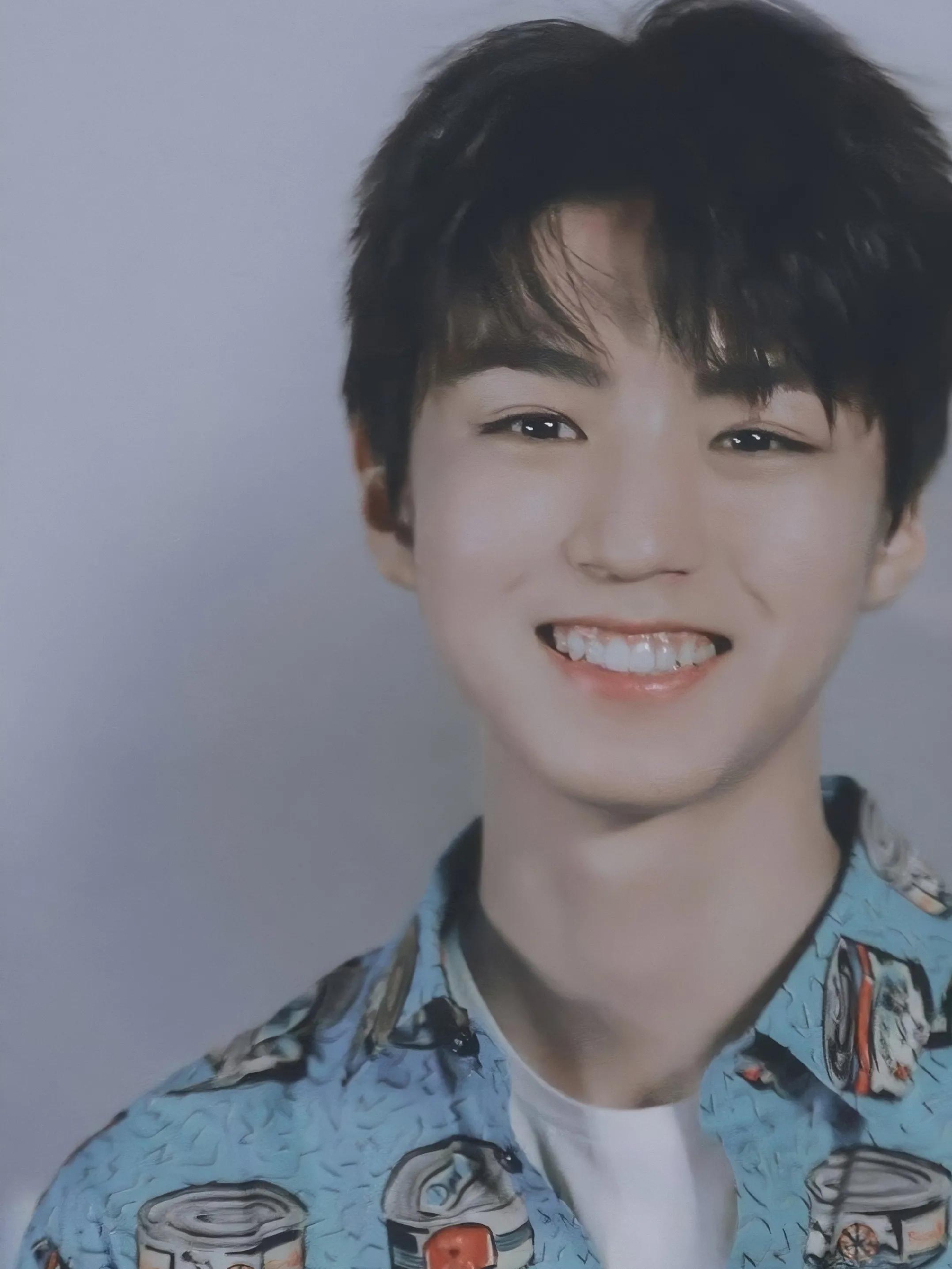 被男明星笑容治愈的瞬间肖战任嘉伦太温暖看到成毅赏心悦目