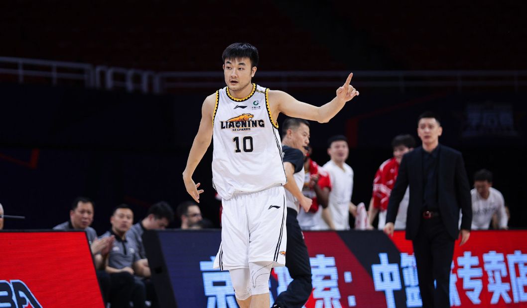 正式签约丛明晨拿到新合同留在辽宁男篮感谢杨鸣重点培养