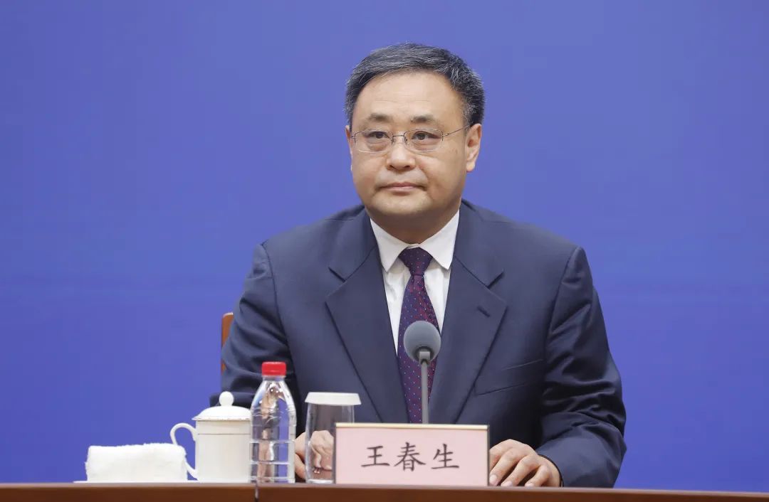 王春生:为保障广大游客朋友能够安全出行,安心出行,我们先后召开会议