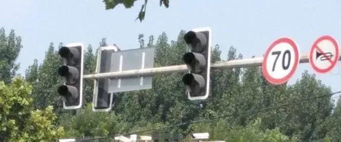 遇到信号灯故障不要慌，做好这3件事即可通过休闲区蓝鸢梦想 - Www.slyday.coM