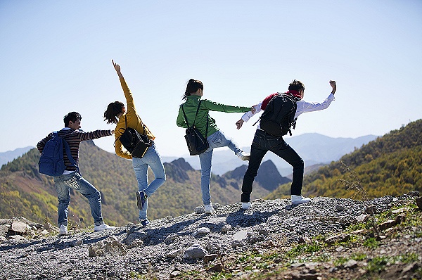 同程旅行联合中新经纬发布z世代青年旅行消费报告