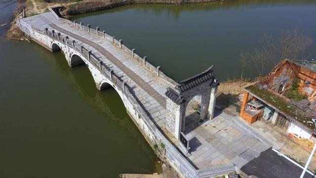 “桥”见党史休闲区蓝鸢梦想 - Www.slyday.coM