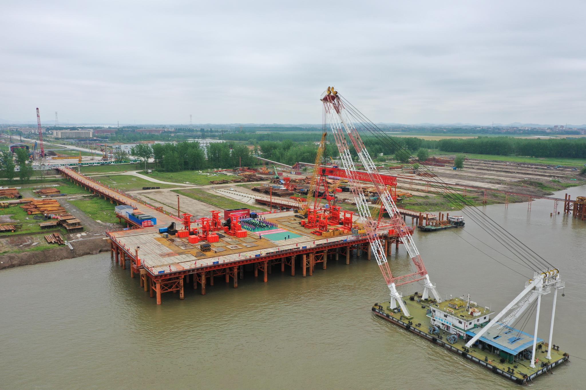 燕矶长江大桥主体工程进入全面建设阶段