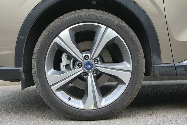 江铃福特科技领睿试驾感受空间宽大乘坐舒适