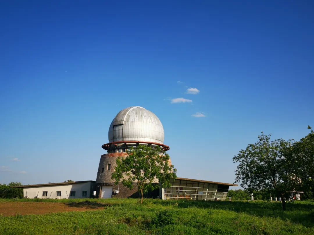 紫金山天文台近地天体望远镜观测圆顶&nbsp; 图片来源:中国科学院紫金