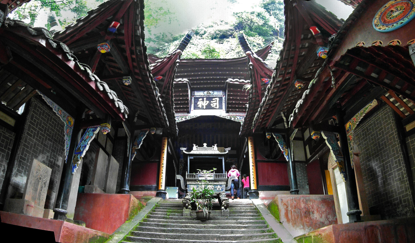 常道观黄帝祠内景(陶金摄)