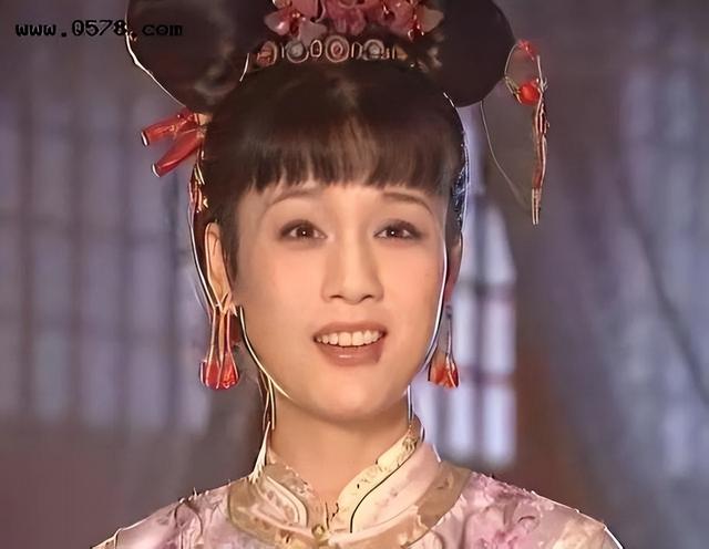 他觉得李建群身上有一种宁折不弯的坚定气质,让她演"容妃"再合适不过