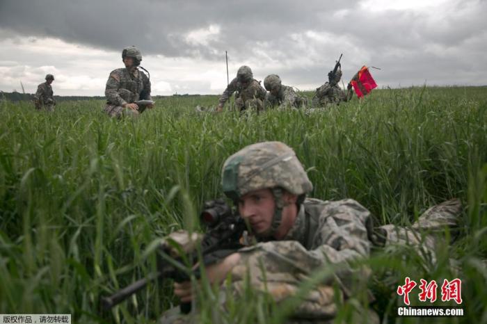 资料图：2015年5月，美军在科索沃举行训练。