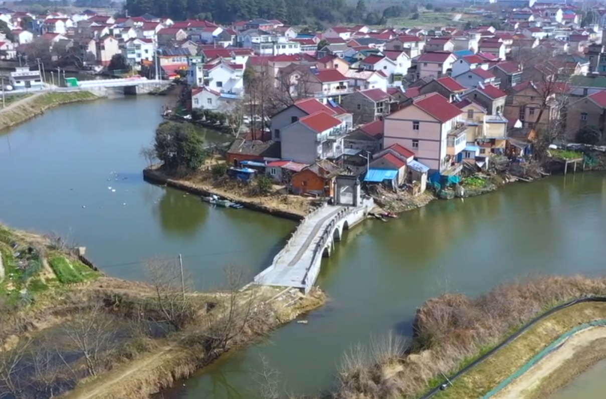 “桥”见党史休闲区蓝鸢梦想 - Www.slyday.coM