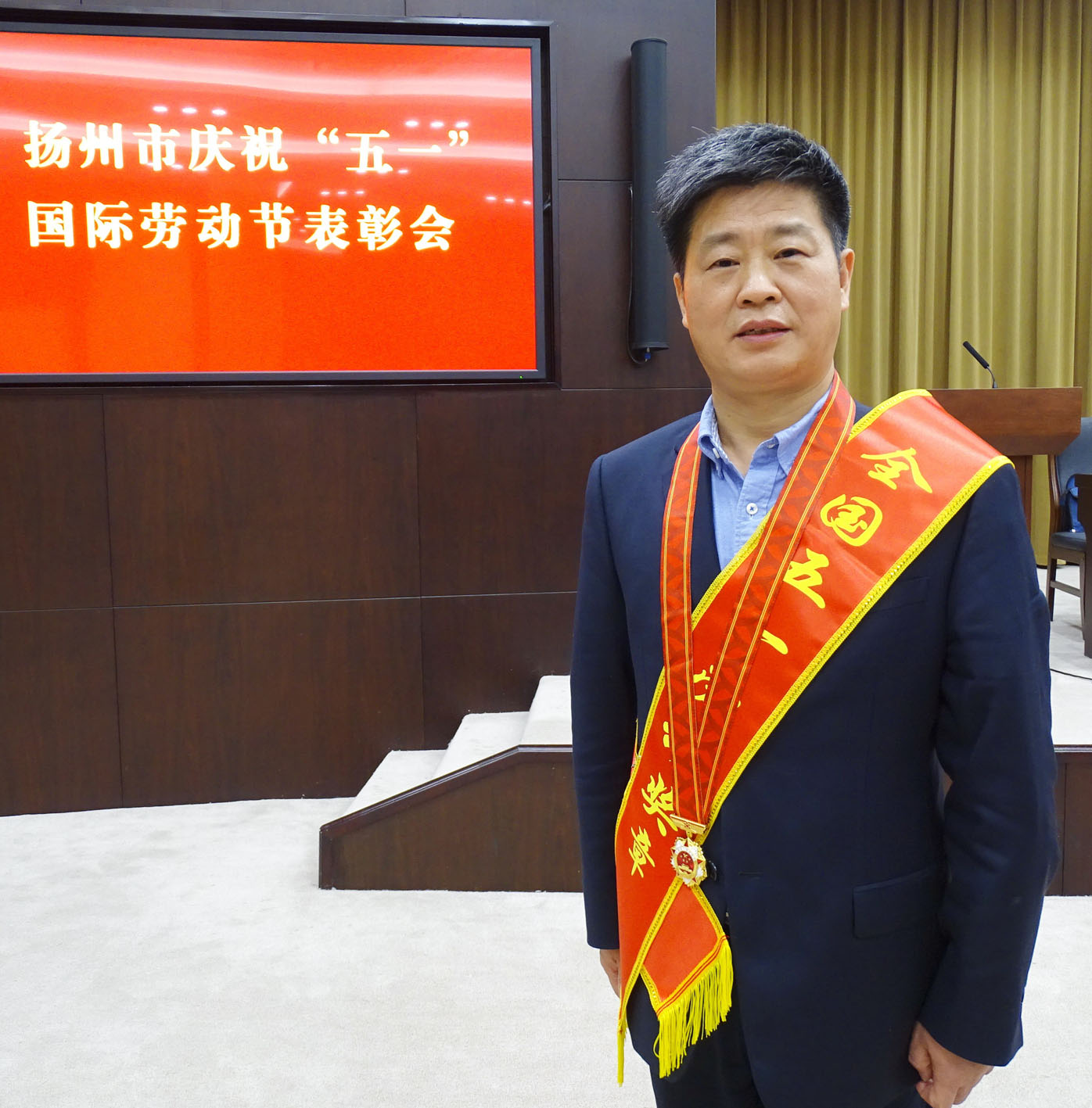 "五一"劳动节致敬劳动者 让我们来听听新劳模背后感人故事休闲区蓝鸢梦想 - Www.slyday.coM