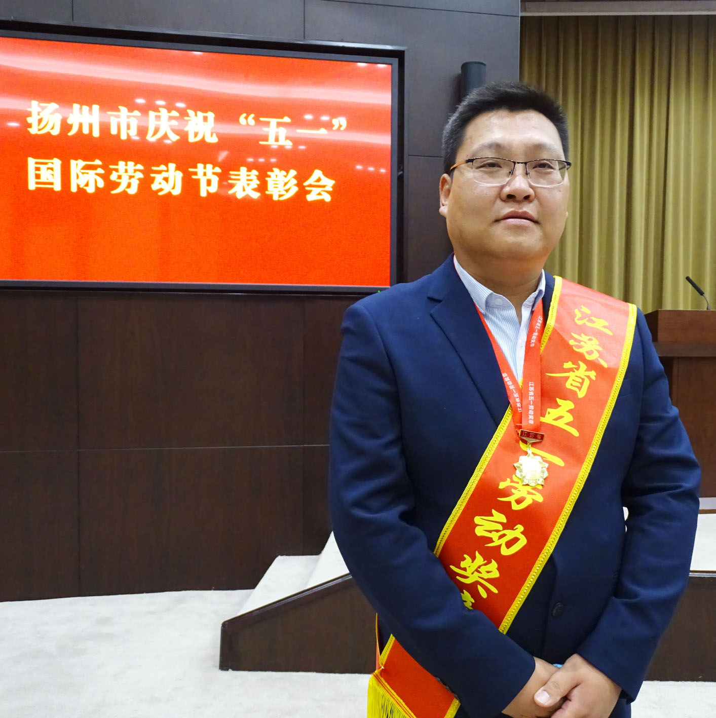 "五一"劳动节致敬劳动者 让我们来听听新劳模背后感人故事休闲区蓝鸢梦想 - Www.slyday.coM