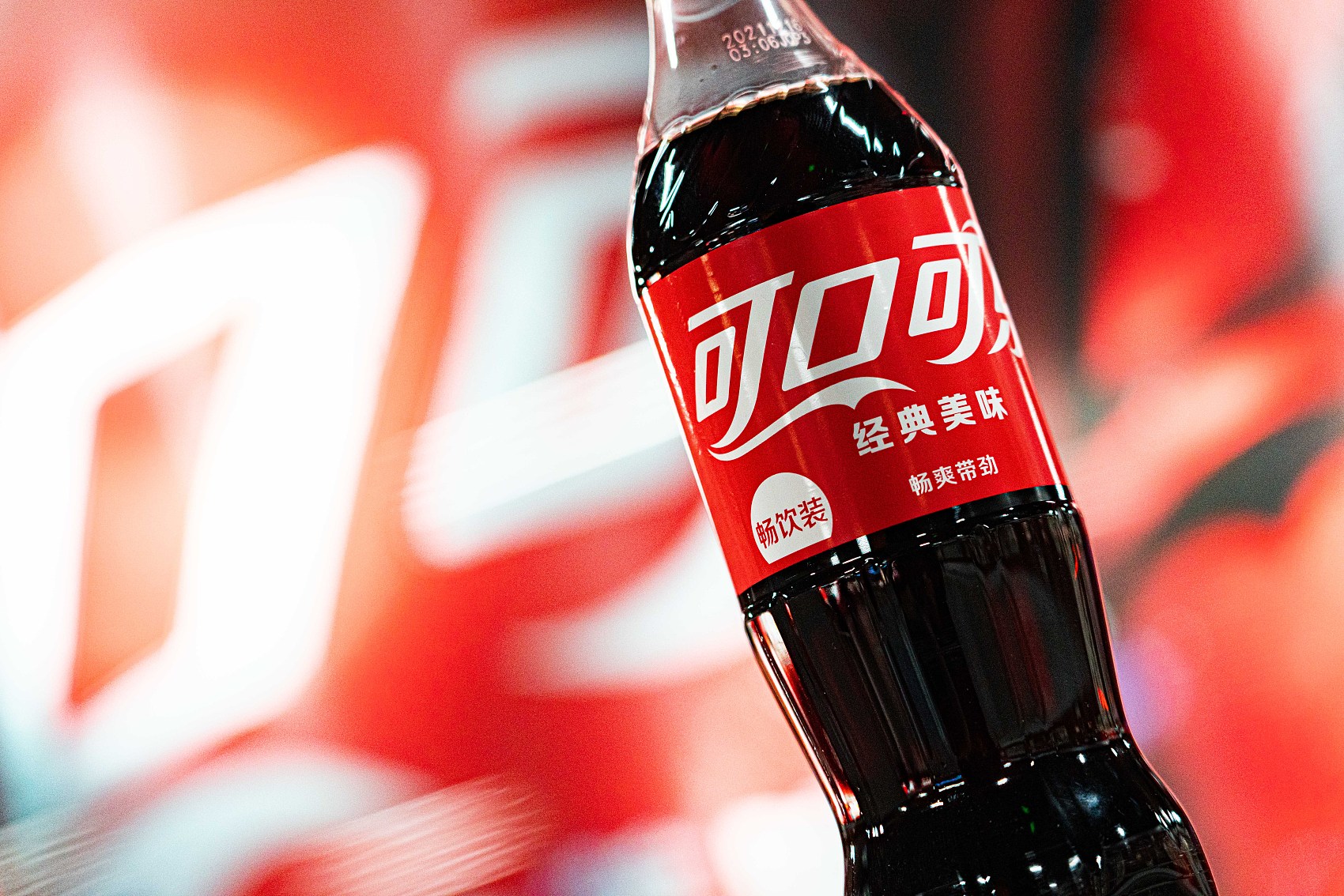 消费者疯狂囤可乐有人一口气买108瓶可口可乐营收却少了六百亿