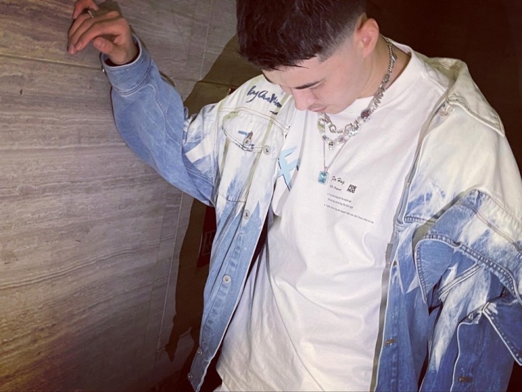 这条街最靓的仔阿不都沙拉木发博晒理发后帅照