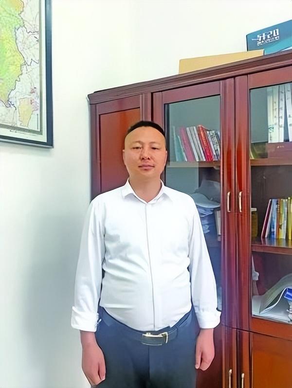 致敬“五一”！今天让我们聆听他们的故事休闲区蓝鸢梦想 - Www.slyday.coM