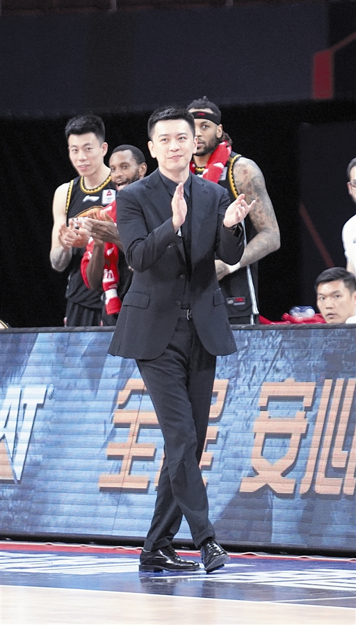  杨鸣在辽篮度过职业球员生涯。王江 摄