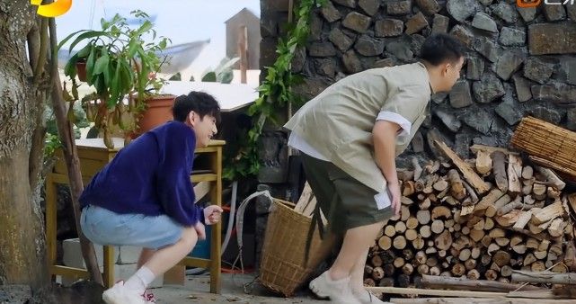 张艺兴捉迷藏被识破,黄磊一秒开箱子,无效密码梦回《极限挑战》休闲区蓝鸢梦想 - Www.slyday.coM 张艺兴捉迷藏被识破,黄磊一秒开箱子,无效密码梦回《极限挑战》休闲区蓝鸢梦想 - Www.slyday.coM