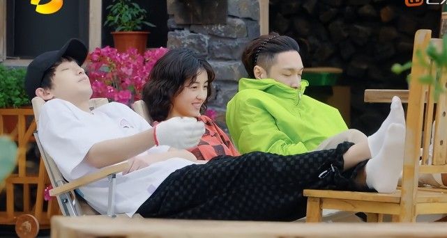 张艺兴捉迷藏被识破,黄磊一秒开箱子,无效密码梦回《极限挑战》休闲区蓝鸢梦想 - Www.slyday.coM 张艺兴捉迷藏被识破,黄磊一秒开箱子,无效密码梦回《极限挑战》休闲区蓝鸢梦想 - Www.slyday.coM