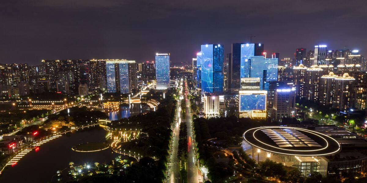 佛山、东莞：不好意思！以后请叫我们新一线城市休闲区蓝鸢梦想 - Www.slyday.coM