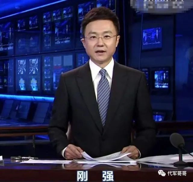 央视主持人刚强:40岁娶二婚美女同学,如今46岁婚姻生活很幸福