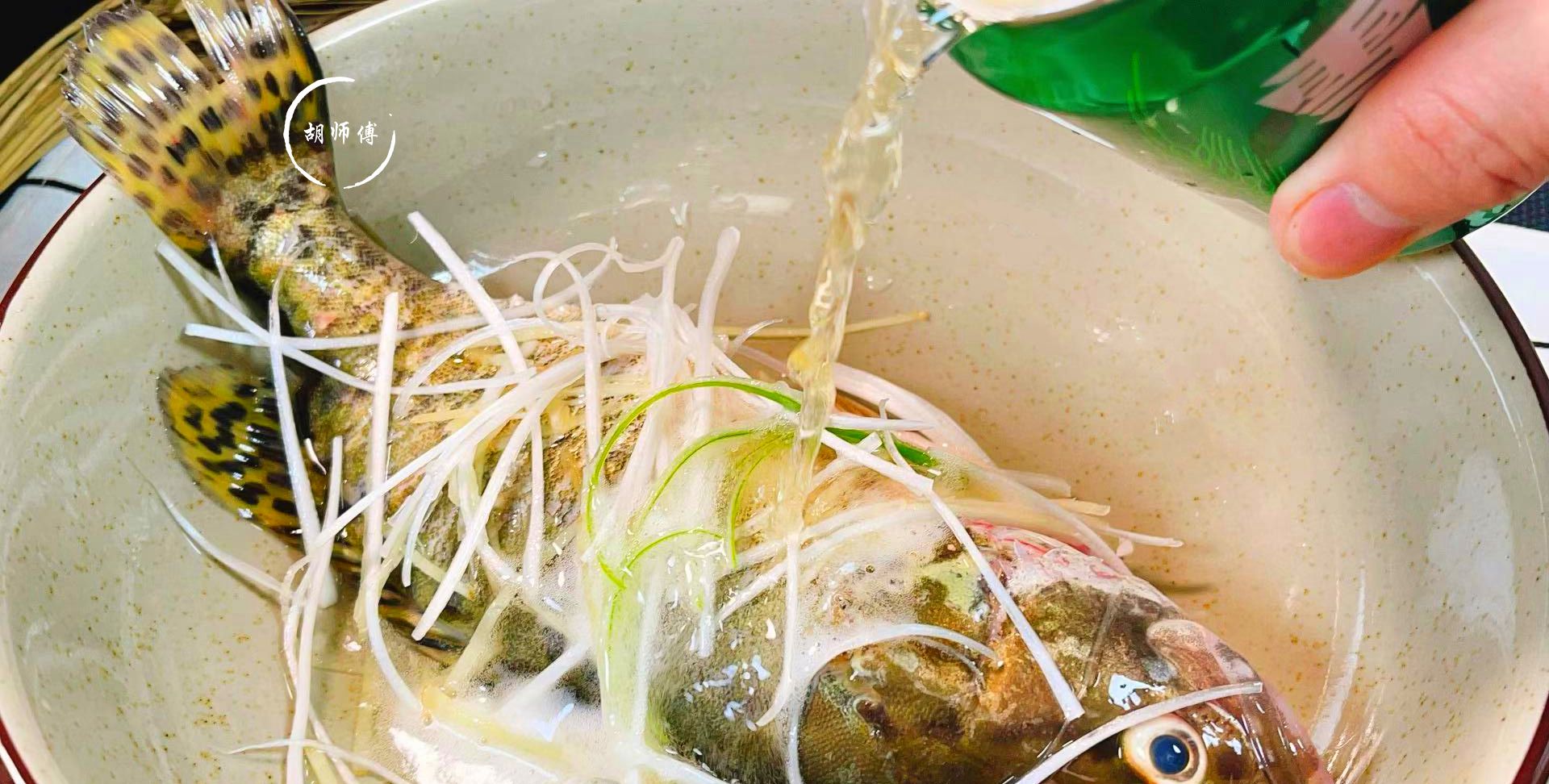 无论蒸什么鱼,这种调料不能放,很多人都会放,难怪鱼肉又老又腥休闲区蓝鸢梦想 - Www.slyday.coM