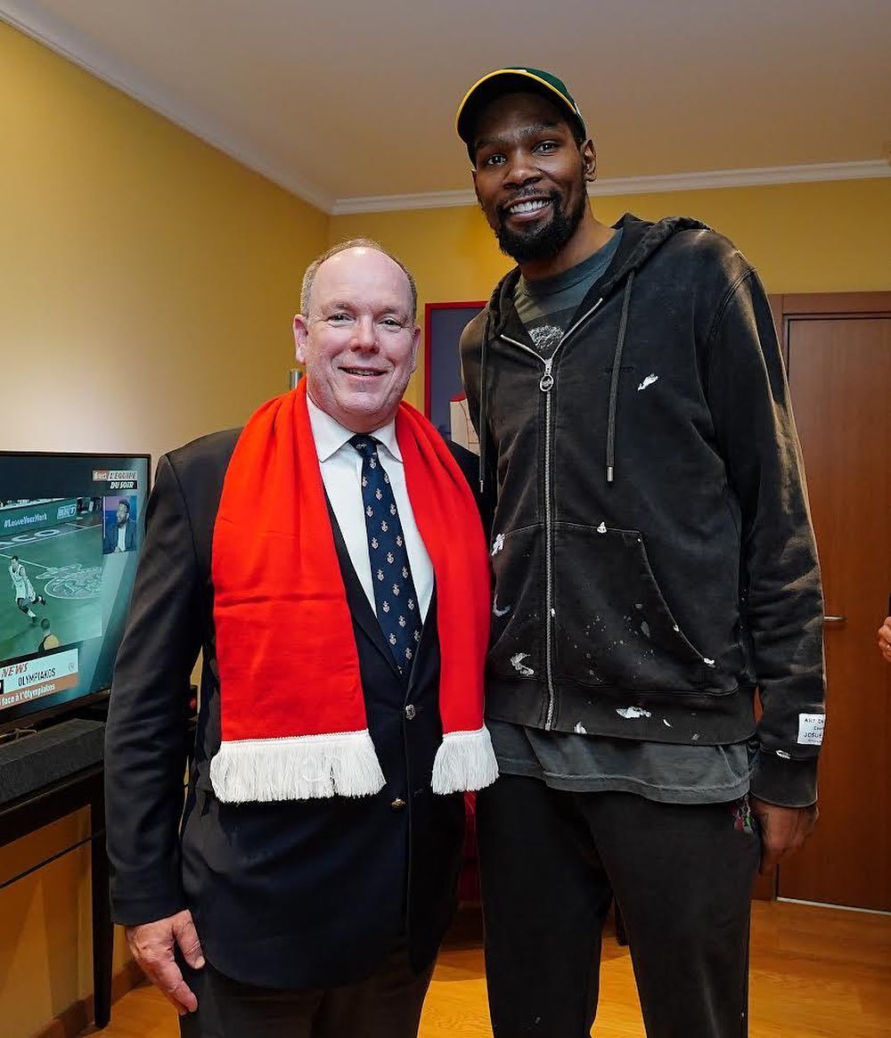 摩纳哥公国亲王阿尔贝二世和nba球星凯文杜兰特合影