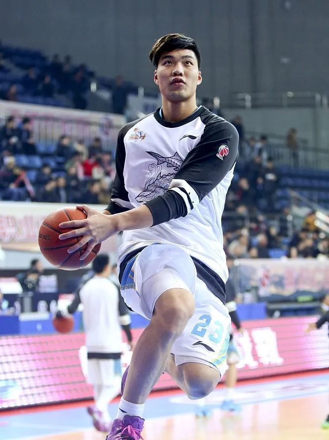 房车油箱容量一般多少升 四驱越野房车动力配置盘点