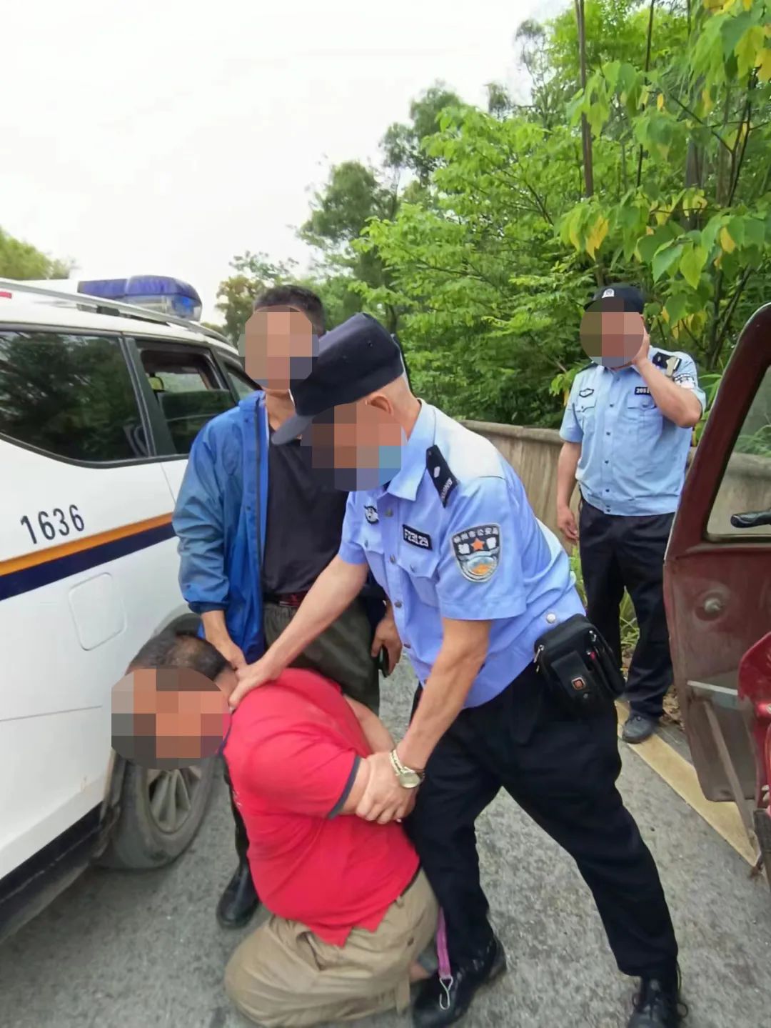 抓到了！刚刚，柳北警方悬赏通缉的嫌疑人落网，此前准备坐车逃跑休闲区蓝鸢梦想 - Www.slyday.coM
