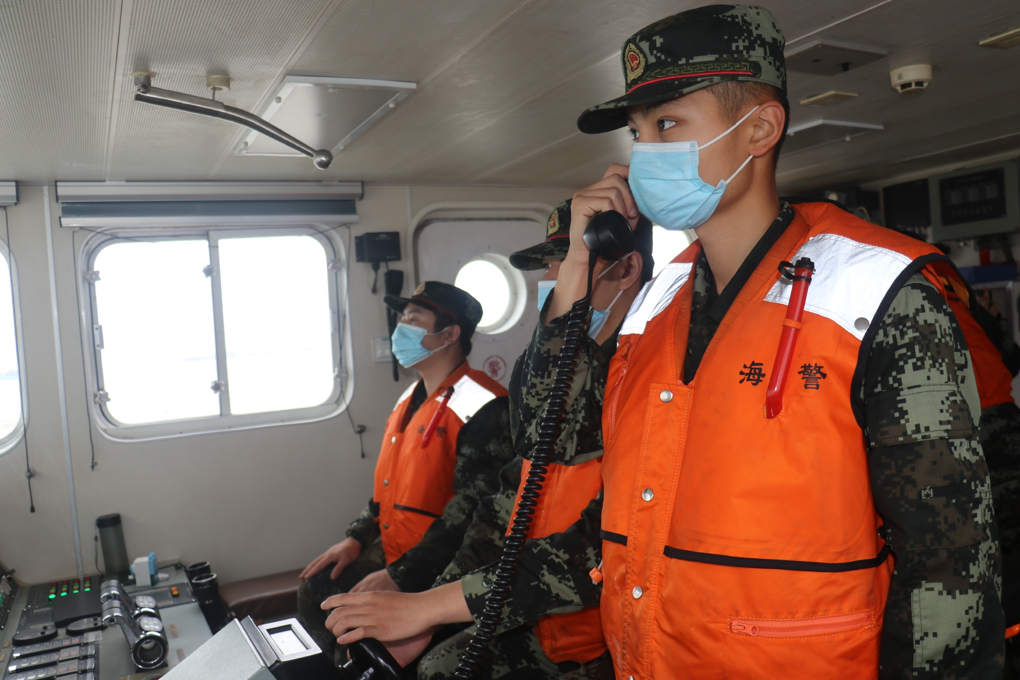 伏季休渔期来临上海海警呼吁渔民5月1日12时前返港停靠