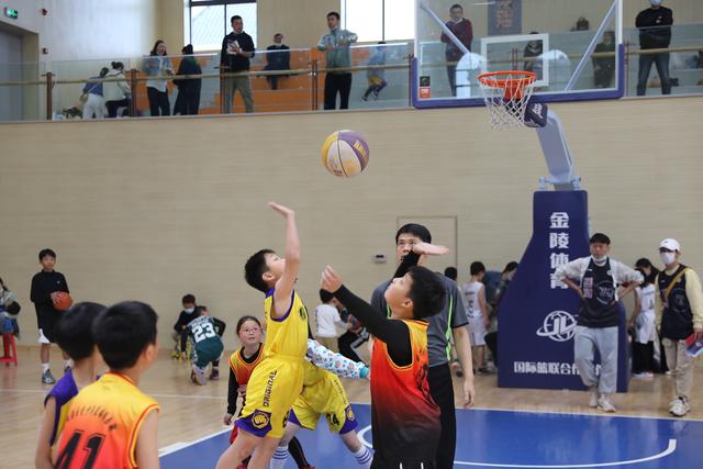 开赛！78支篮球队伍竞技PK——湖南省小篮球联赛“郡华杯”岳阳赛区决赛开幕休闲区蓝鸢梦想 - Www.slyday.coM